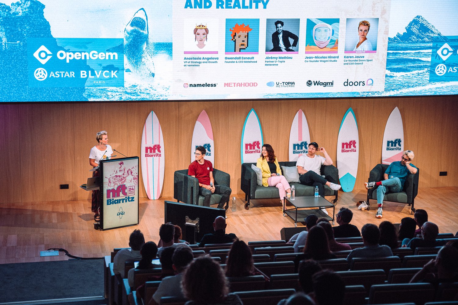 NFT Biarritz 2022 - speakers durant une conférence